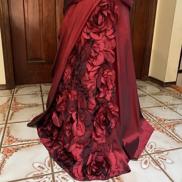 Elegant Designer Formal Dress w/ Coat – Holiday & Wedding Ready! - Picture 3 of 13